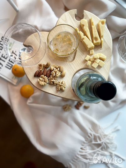 Винный столик деревянный