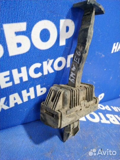 Ограничитель двери Bmw E60 седан M47D20T 2004