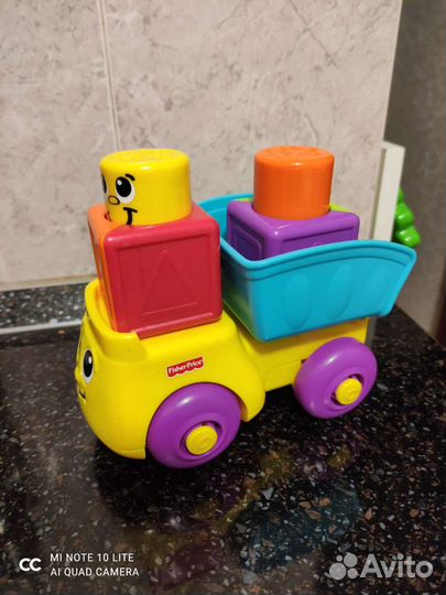 Развивающие игрушки. Машинка