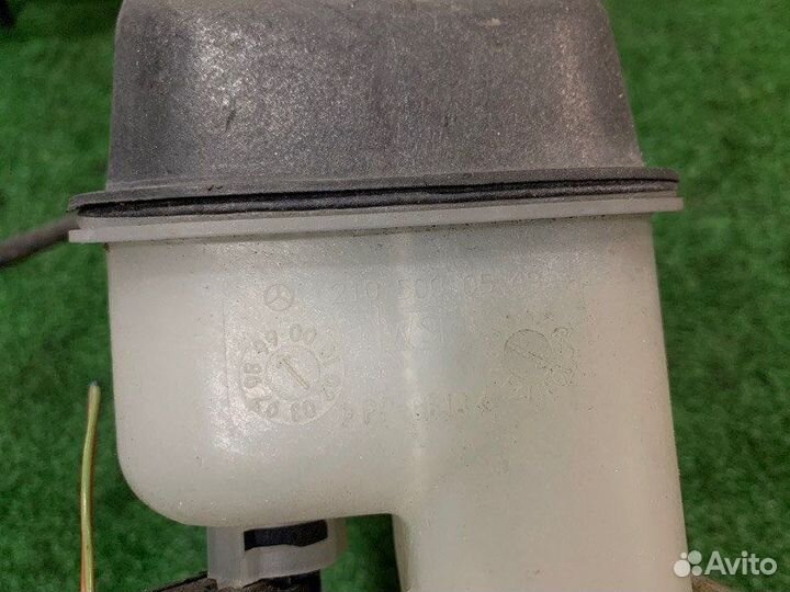 Бачок расширительный Mercedes-Benz E-Class W210