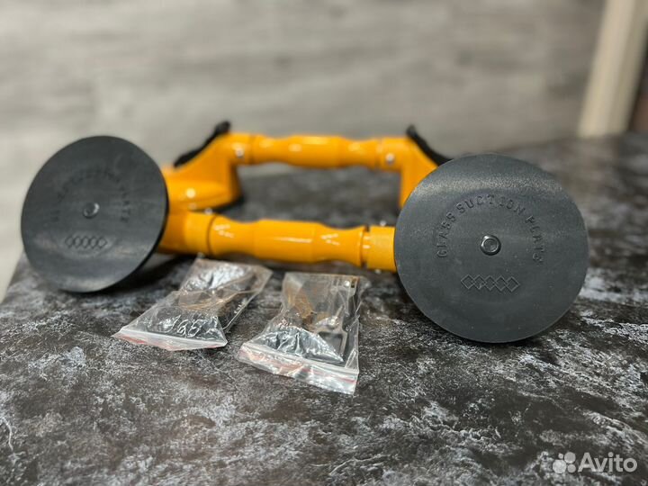 Вакуумная присоска на шарнирах