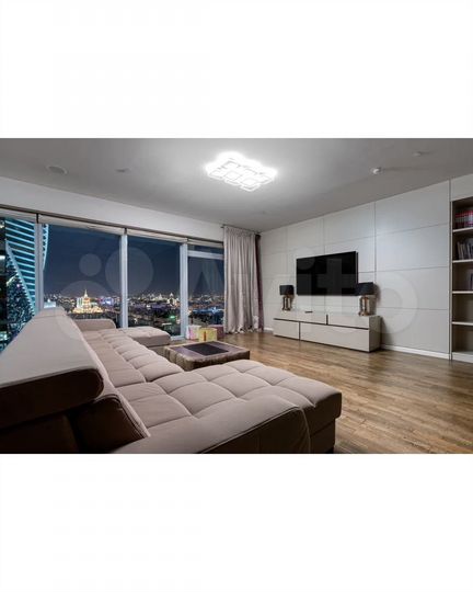 2-к. квартира, 220 м², 38/76 эт.