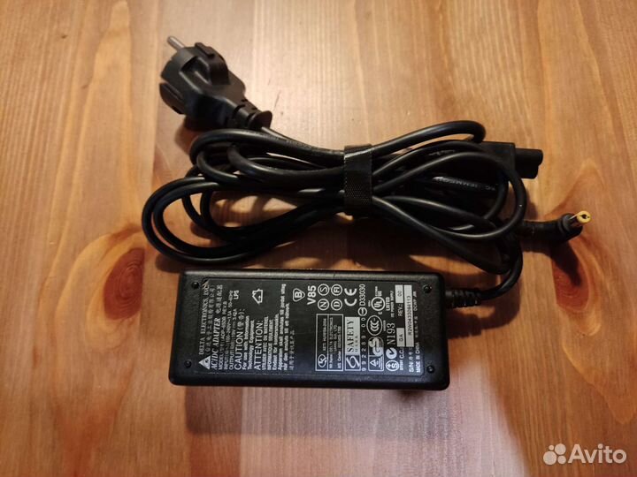 AC/DC adapter Delta Electronic ADP-65DB 19V 3,42A