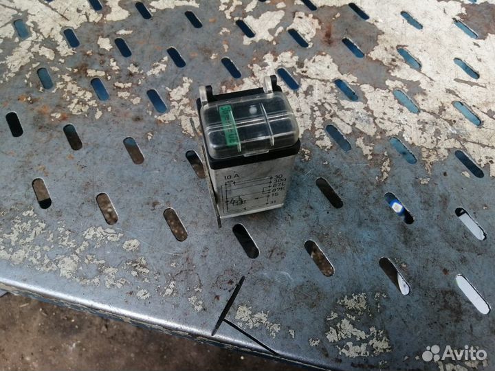 Реле нагрузочное Mercedes W124 W201 W202