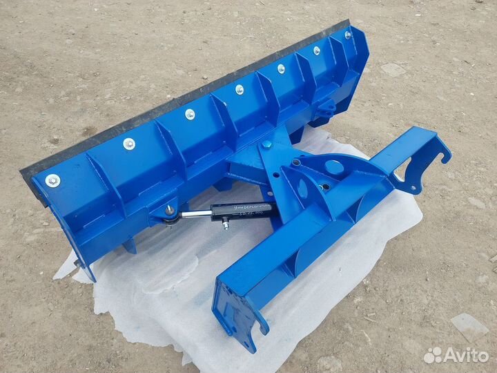 Поворотный гидравлический отвал на кун 1,5 м