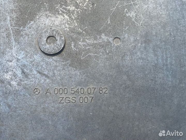 Крышка блока предохранителей Mercedes-Benz