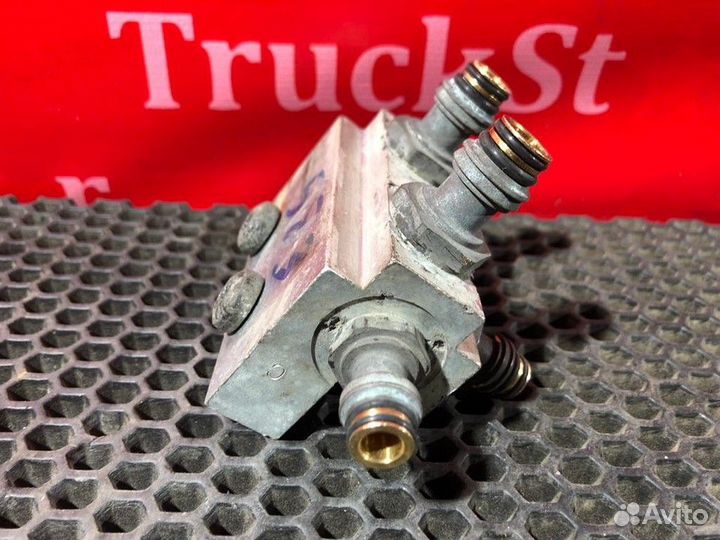 Клапан тормозной Volvo FH