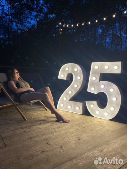 Цифры с лампами для фотозоны