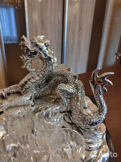 Набор для водки в форме дракона