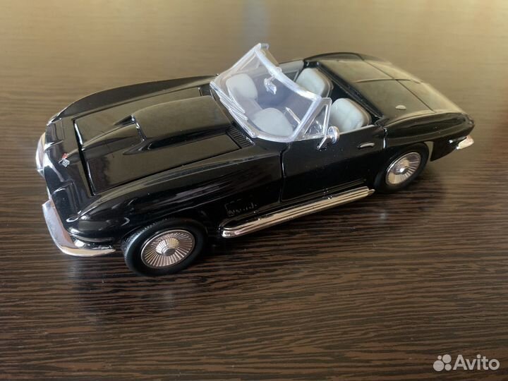 Модель автомобиля Chevrolet Corvette 1967 1/24