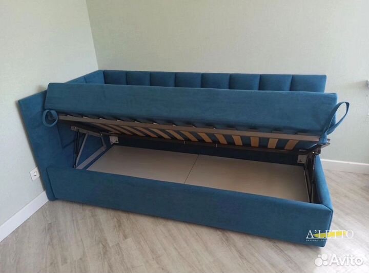 Детская кровать с подъемным механизмом