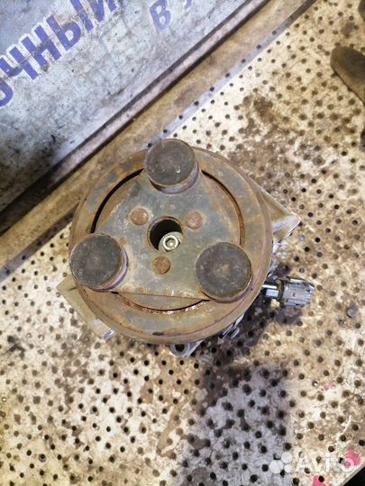 Компрессор кондиционера Nissan Tiida