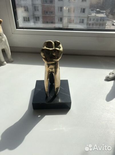 Статуэтка зуб из бронзы