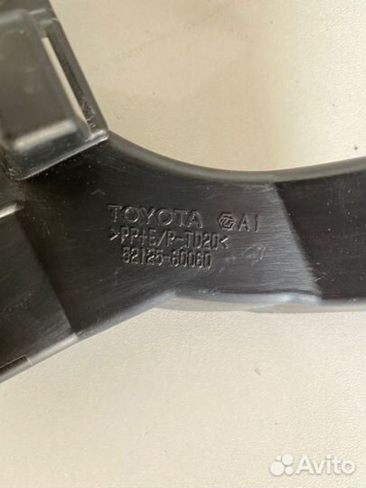 Кронштейн птф правый Toyota Land Cruiser prado 150