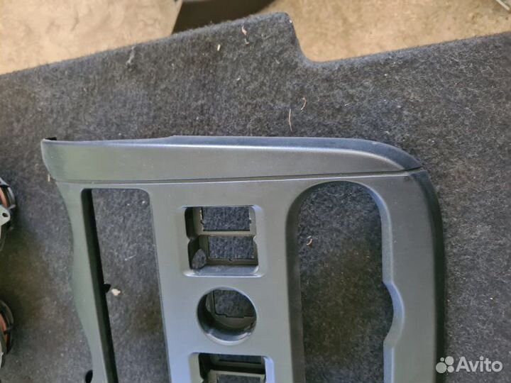 Консоль центральная LADA Largus K4M 2016