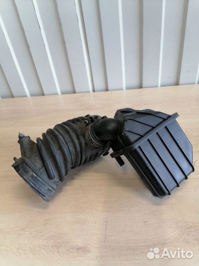 Патрубок воздушного фильтра Mazda Biante LF-VD