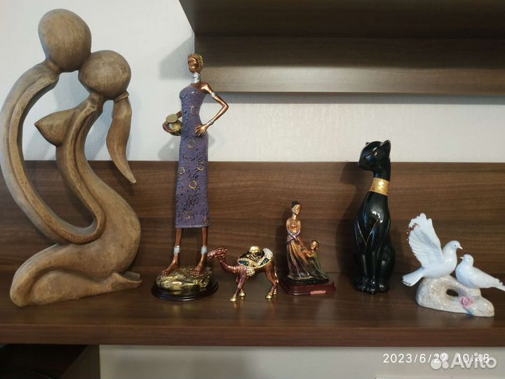 Статуэтки сувениры