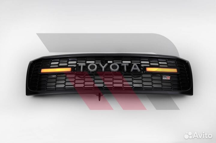 Решетка радиатора Toyota Land Cruiser 100 05-07г