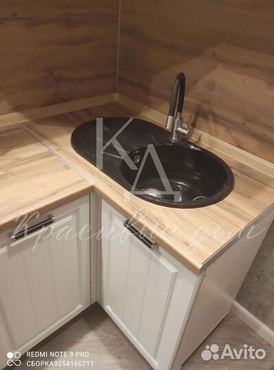 Белый кухонный гарнитур