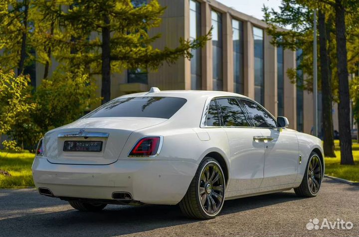 Аренда шикарного Rolls-Royce на свадьбу