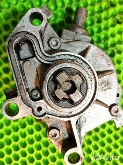 Насос вакуумный Skoda Octavia