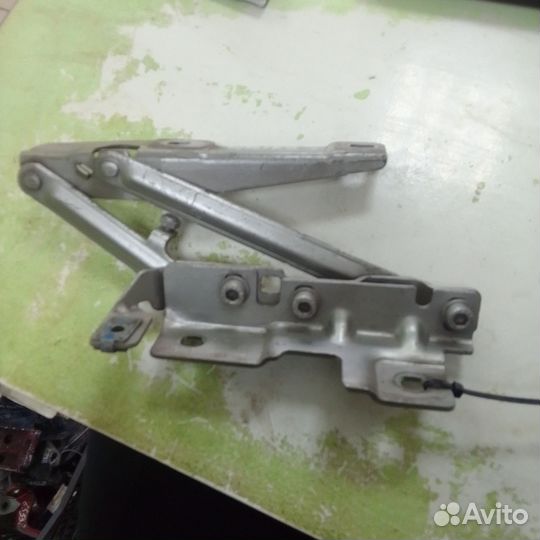 Петля капота Opel Insignia A