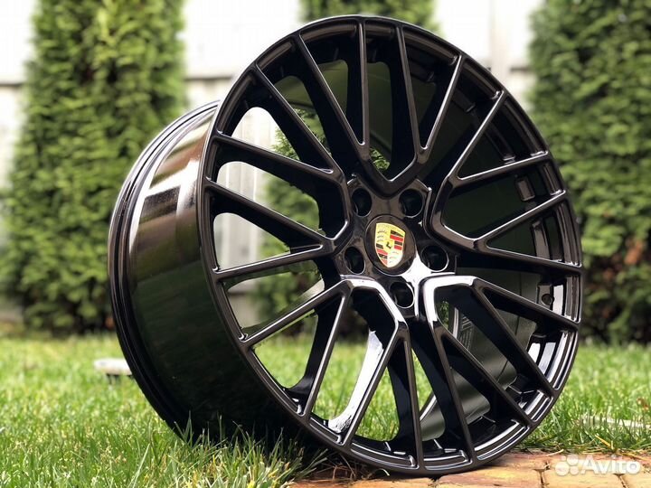 Разноширокие диски на Porsche Cayenne R21