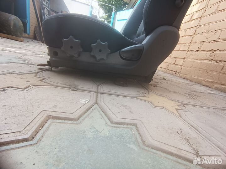 Передние сиденья на hyundai