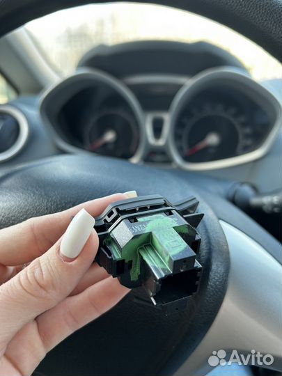 Кнопка аварийки C1BT13A350AA Ford Fiesta