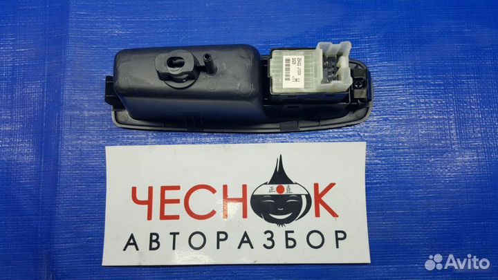 Кнопка стеклоподъемника Renault Koleos HY