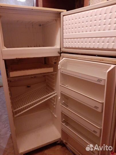 Холодильник на запчасти,в не рабочем состоянии