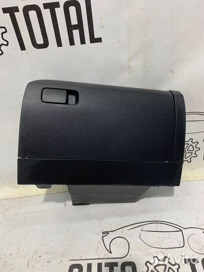 Бардачок Volkswagen Polo sedan (MK5) cfna 2011