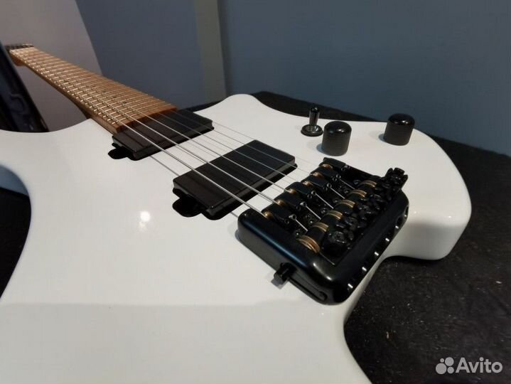 Электрогитара Caraya Hl-1A-Wh