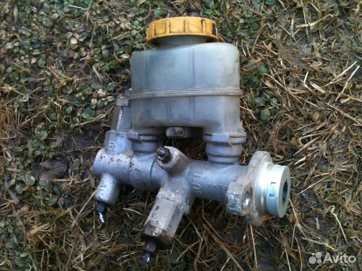 Ниссан Альмера н15 1998г. главный тормозной цилинд