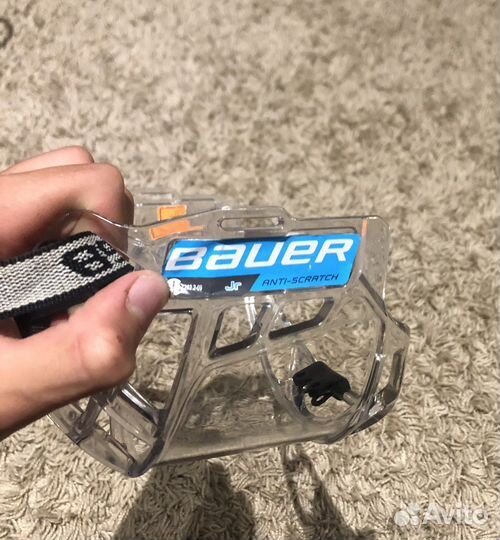 Хоккейный шлем и визор