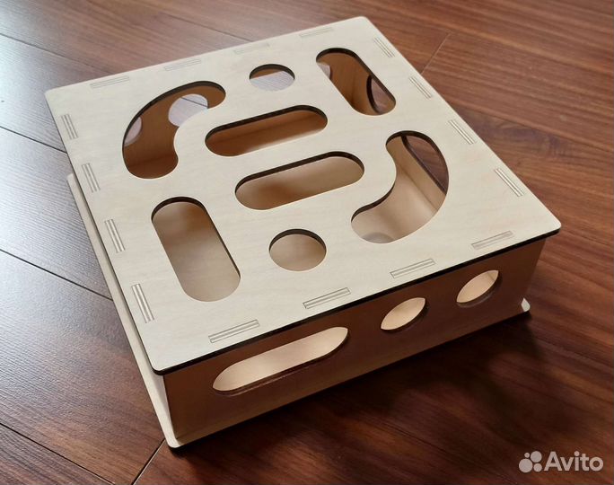 Котобокс с мячиком