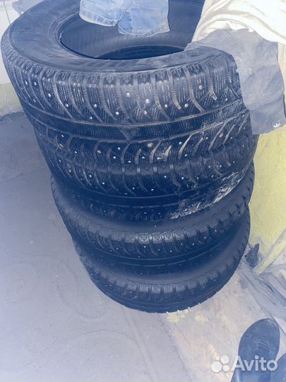 Bridgestone Ice Cruiser 7000 215/65 R16