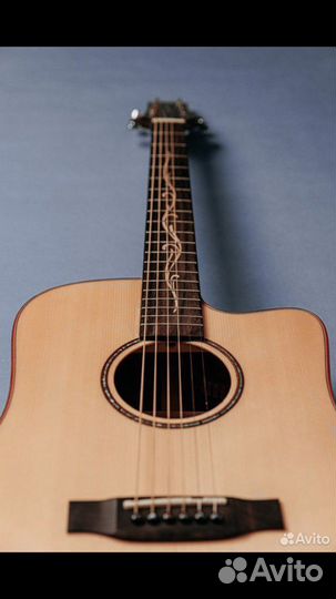 Акустическая гитара