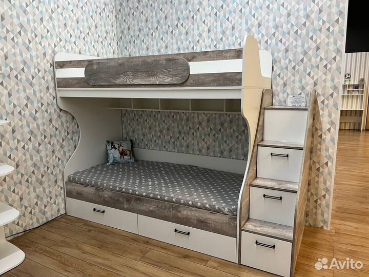 Двухъярусная кровать Гранд новая 90х190