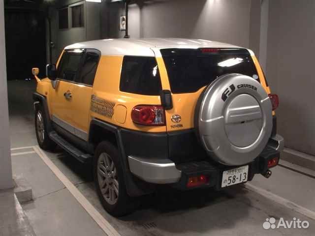 В разборе toyota FJ cruiser 2011