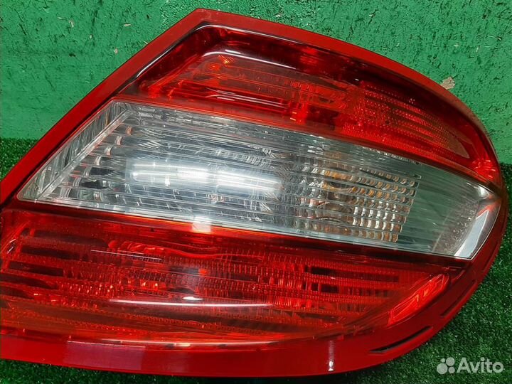 Фонарь задний наружный правый Mercedes Benz C-Cla