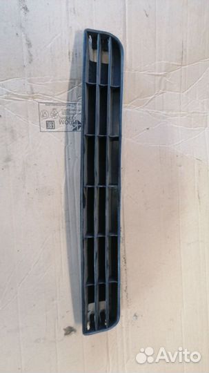 Решетка перед.бампера центр.Ауди А6С4 94-97г новая