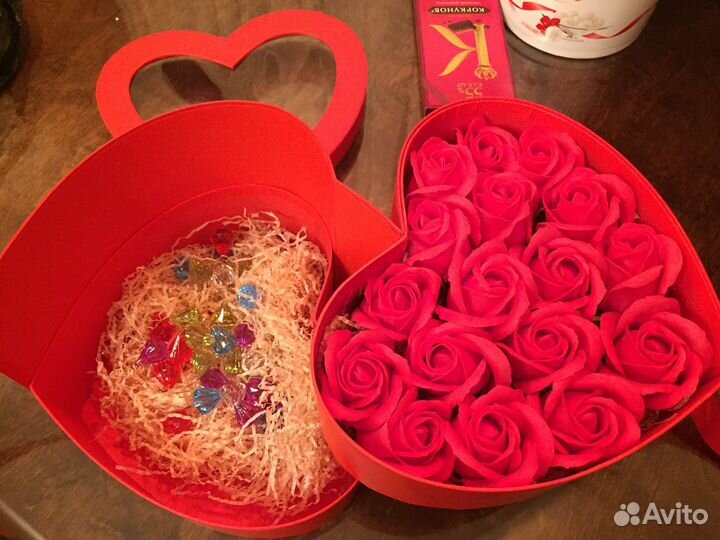 Красивый подарок девушке. Коробка подарочная