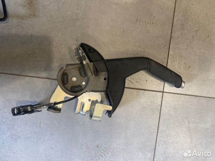Рычаг стояночного тормоза Kia Rio 5P 1.4 2015