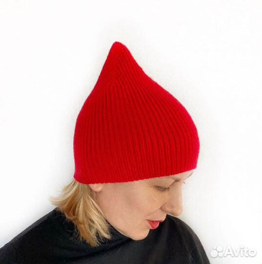 Вязаная красная шапка