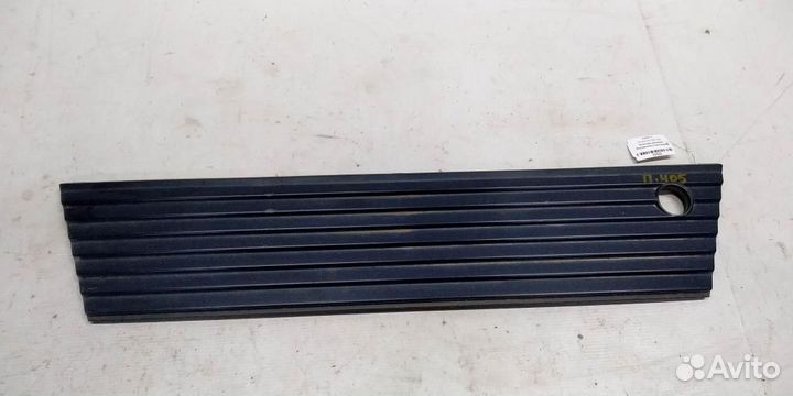 Бленда крышки багажника (накладка) Peugeot 405