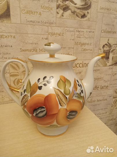 Фарфоровый чайник 3л