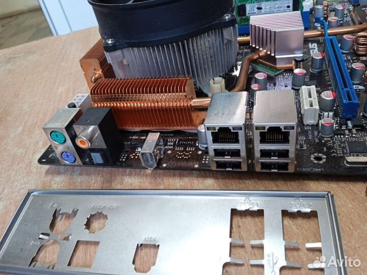 Asus p5n32-e sli plus + C2D e7400 + FAN + RAM 3Gb