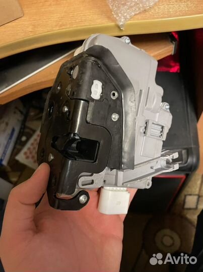 Замок передней левой двери на VW Passat b6 (NTY)