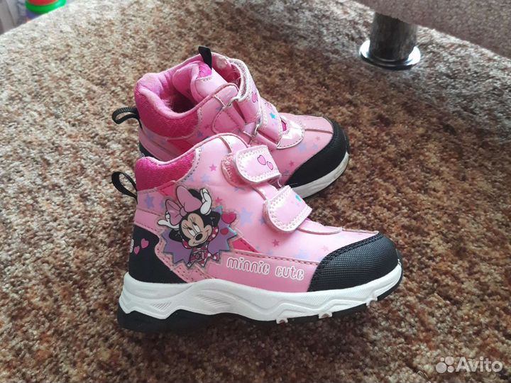 Кроссовки для девочки